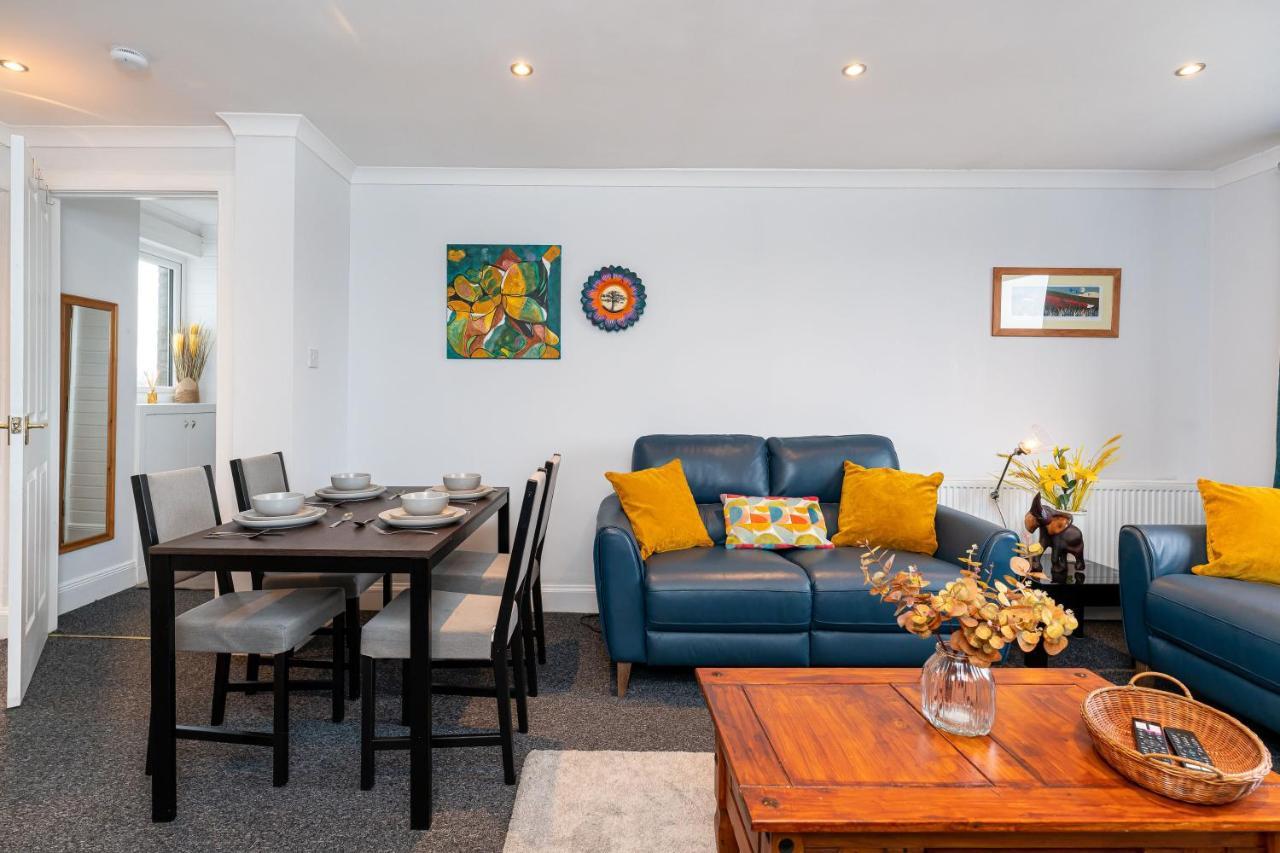 Lovely 3-Bedroom Flat With Free Parking Bridge of Allan Esterno foto