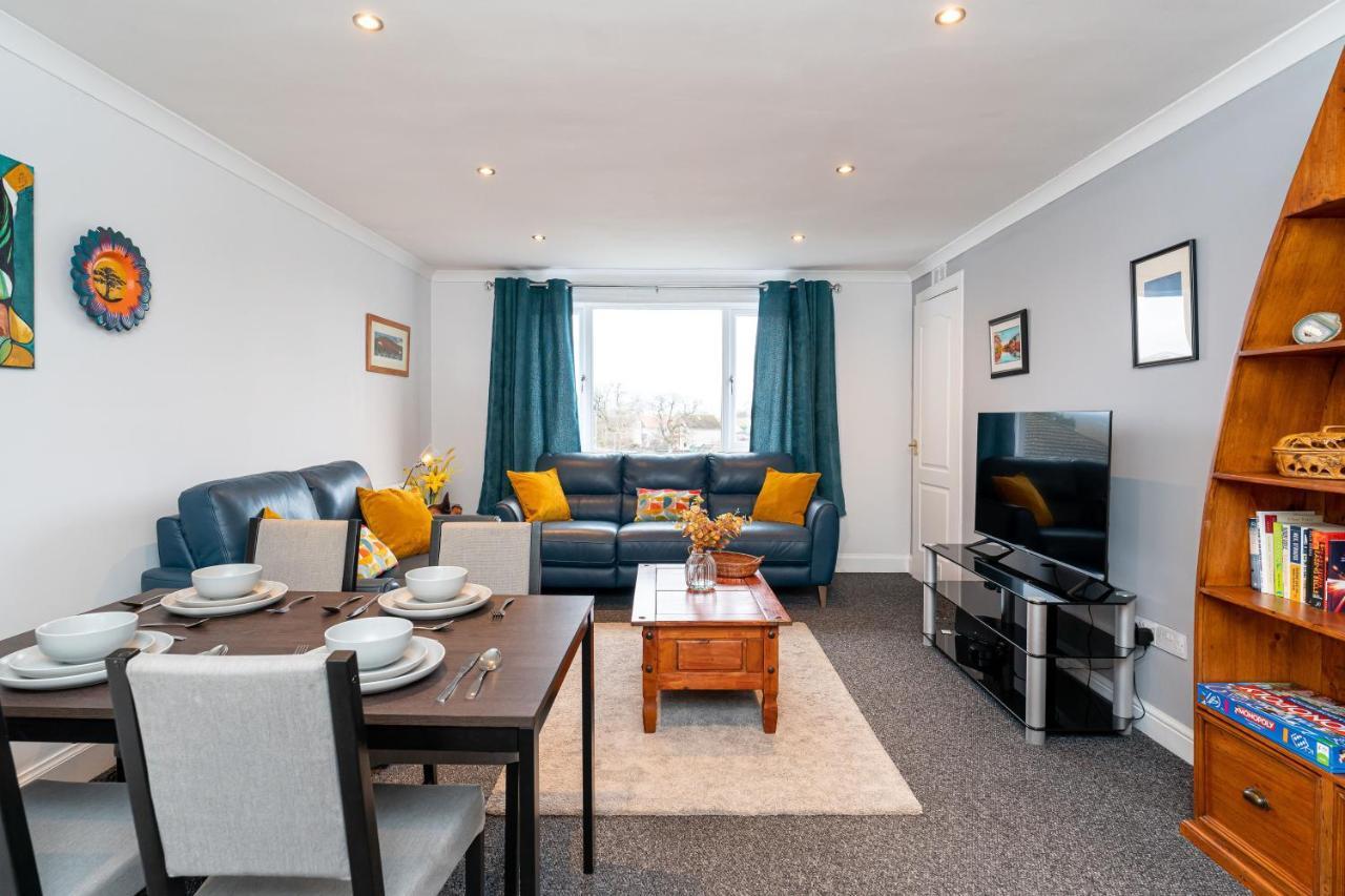 Lovely 3-Bedroom Flat With Free Parking Bridge of Allan Esterno foto