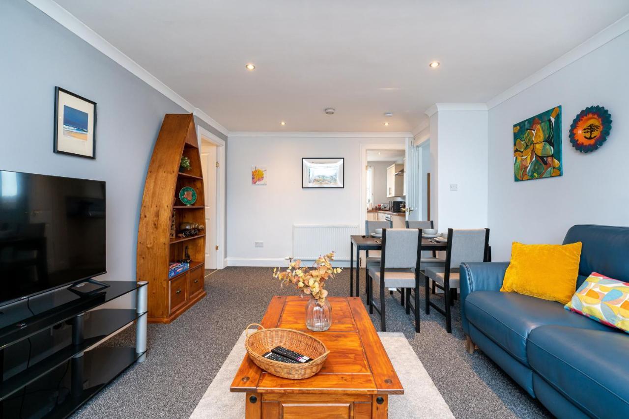 Lovely 3-Bedroom Flat With Free Parking Bridge of Allan Esterno foto