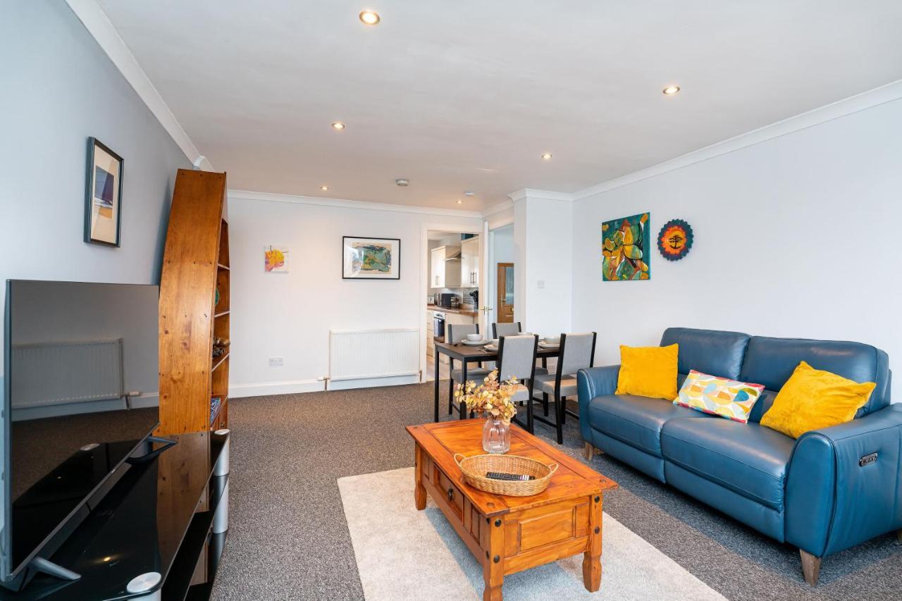 Lovely 3-Bedroom Flat With Free Parking Bridge of Allan Esterno foto